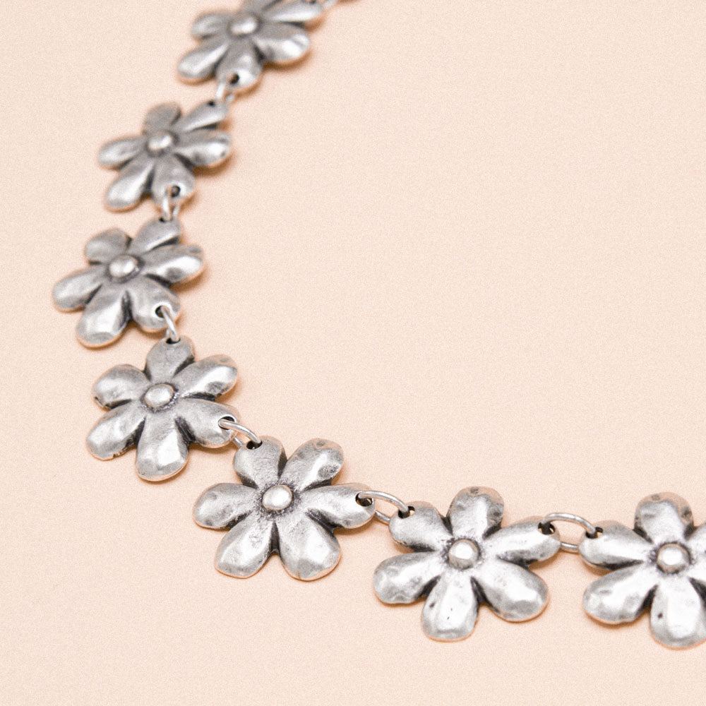 Daisy Necklace