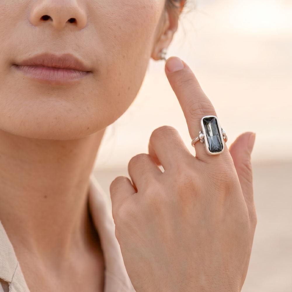 Gwynevere Ring Black