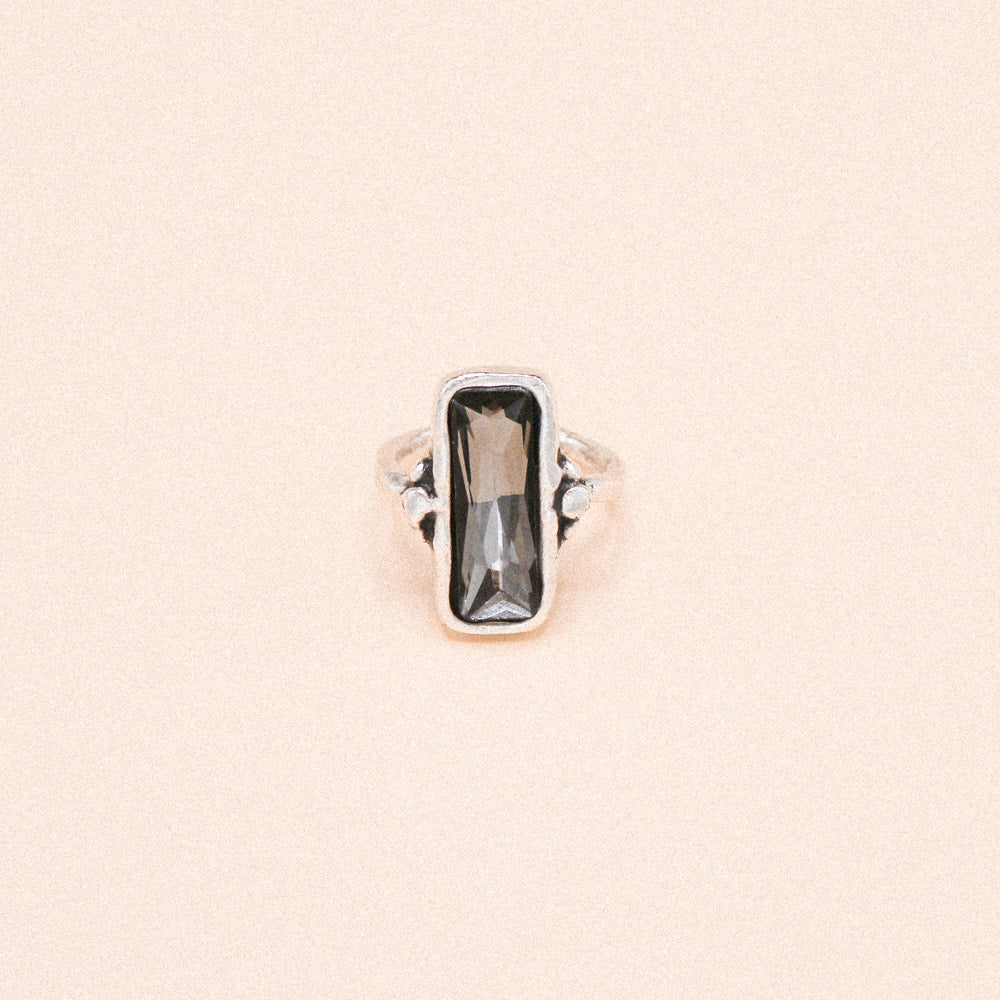 Gwynevere Ring Black